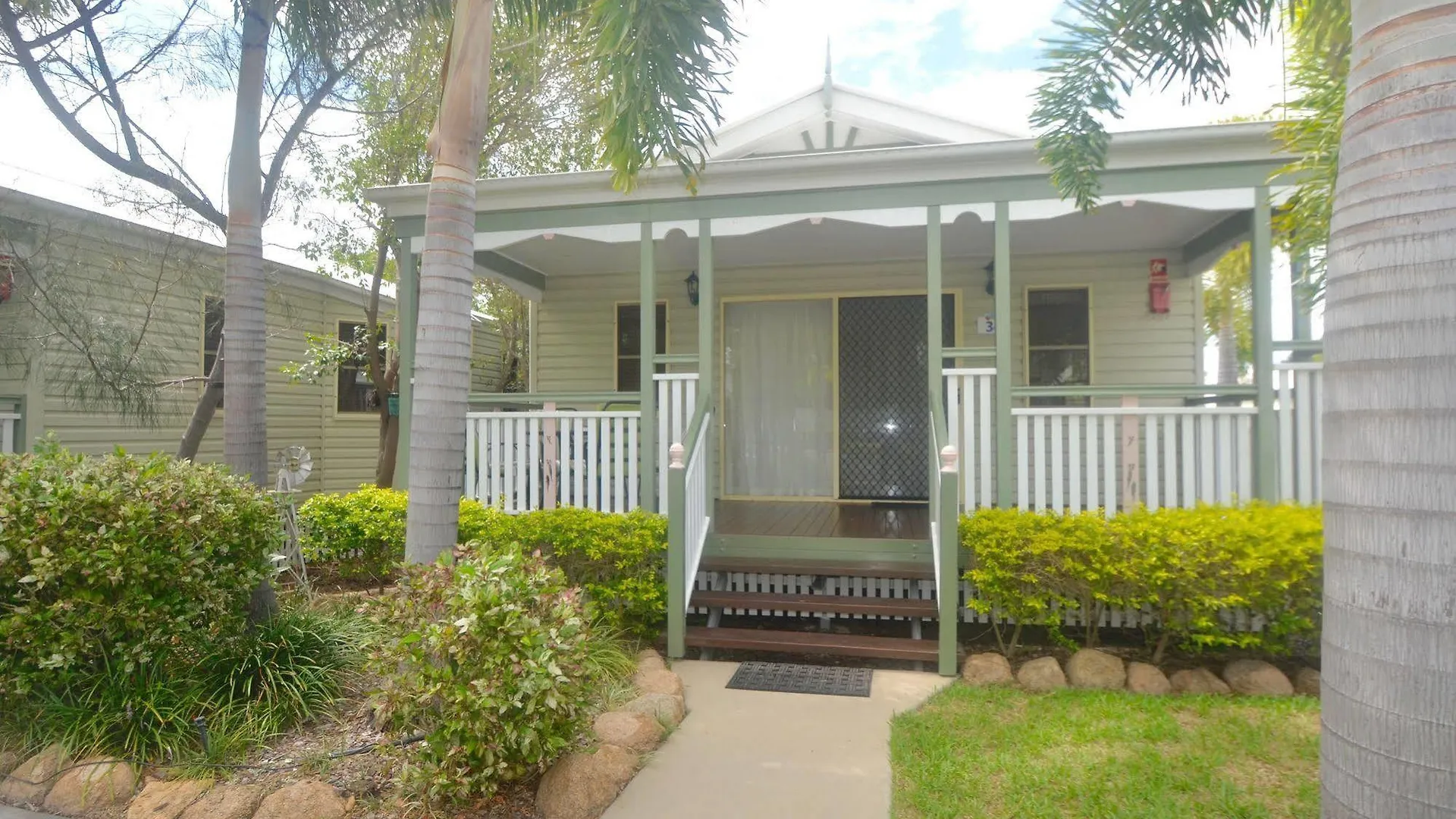 Barney Beach Accommodation Gladstone Holiday park