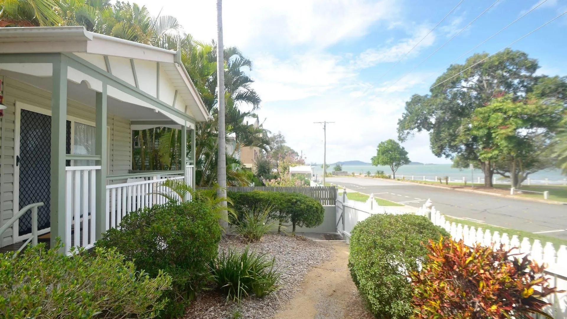 Barney Beach Accommodation Gladstone Holiday park